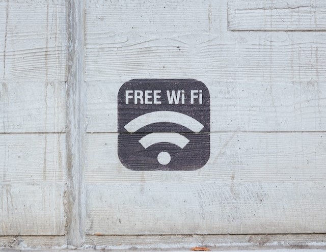 How to Avoid the Public Security Risks of WiFi